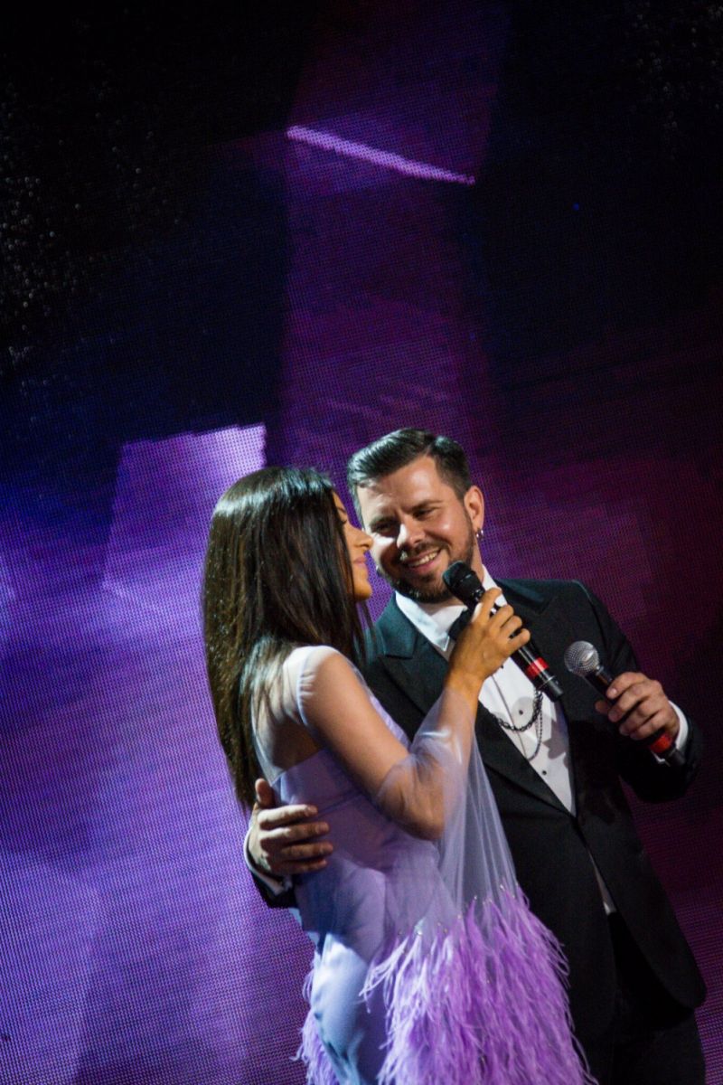 Фотофакт: Злата Огневич утонула в нежных мужских объятиях